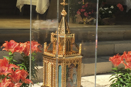 plongÃ© sur la procession mariale
